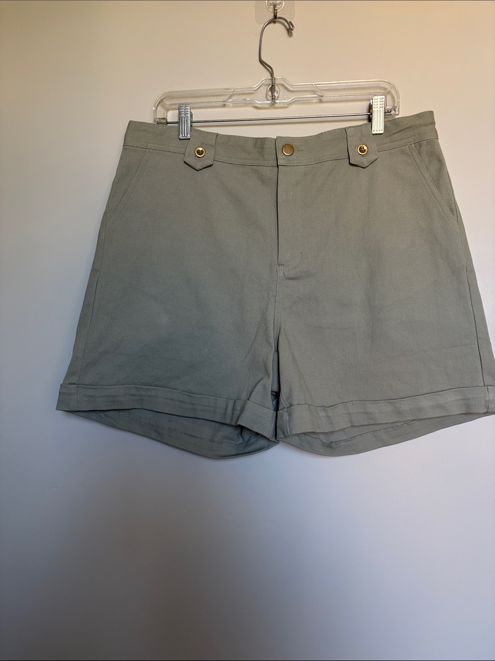 BOHME High Waisted Brass Button Cuffed Cotten Shorts in Light Sage Size XL